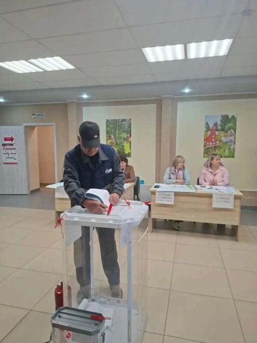 В селе Татарские Челны голосование открыл отец бойца СВО