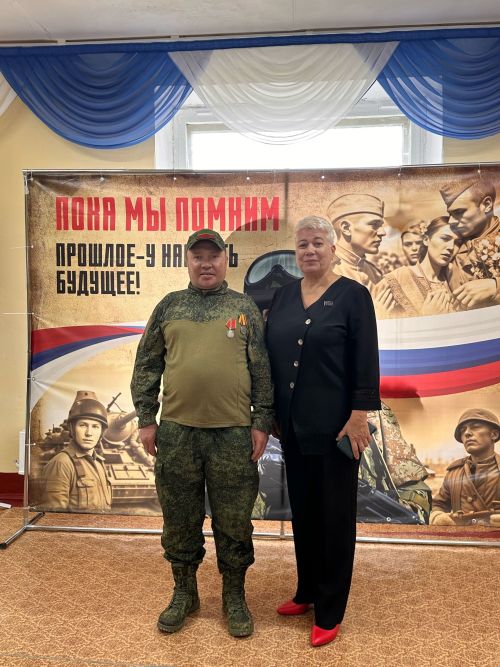 Выпускник Камаевской школы, участник СВО встретился с учениками
