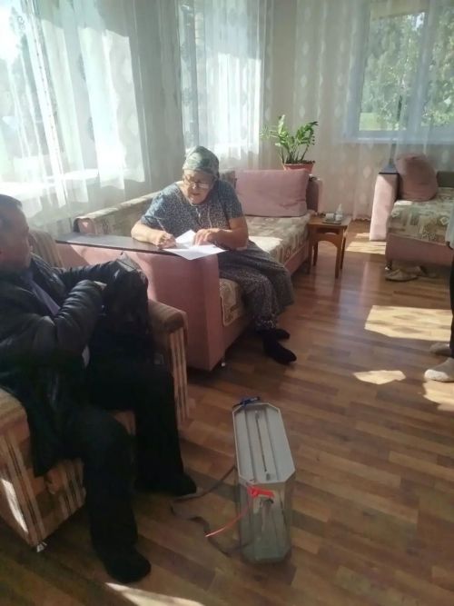 В Менделеевском районе избиратели голосуют на дому