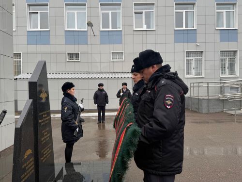 В Менделеевске прошёл День памяти погибших сотрудников МВД