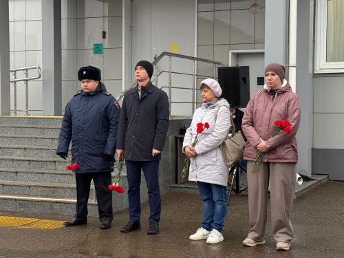 В Менделеевске прошёл День памяти погибших сотрудников МВД