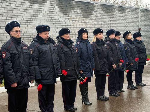 В Менделеевске прошёл День памяти погибших сотрудников МВД