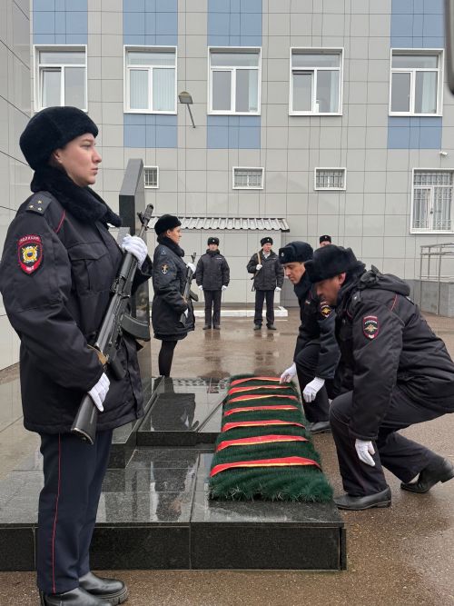 В Менделеевске прошёл День памяти погибших сотрудников МВД