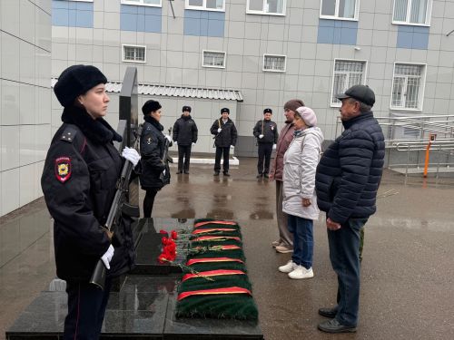 В Менделеевске прошёл День памяти погибших сотрудников МВД