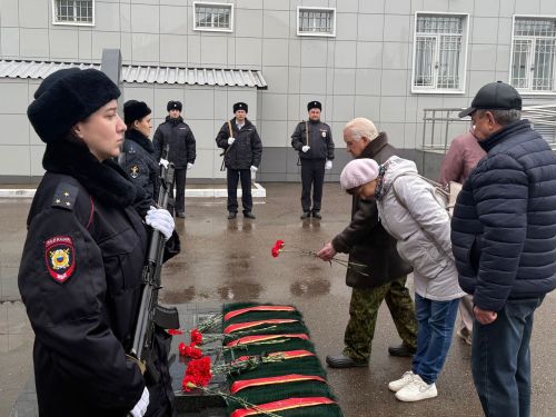 В Менделеевске прошёл День памяти погибших сотрудников МВД