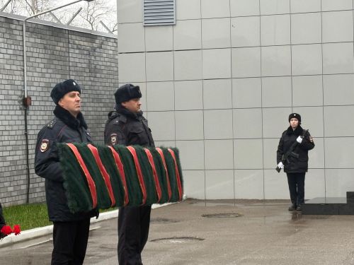 В Менделеевске прошёл День памяти погибших сотрудников МВД