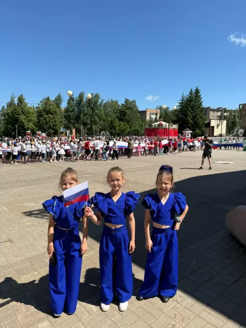 Парад дружбы народов в Менделеевске