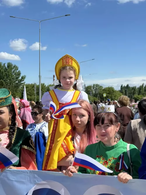 Парад дружбы народов в Менделеевске