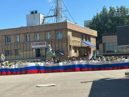 Парад дружбы народов в Менделеевске