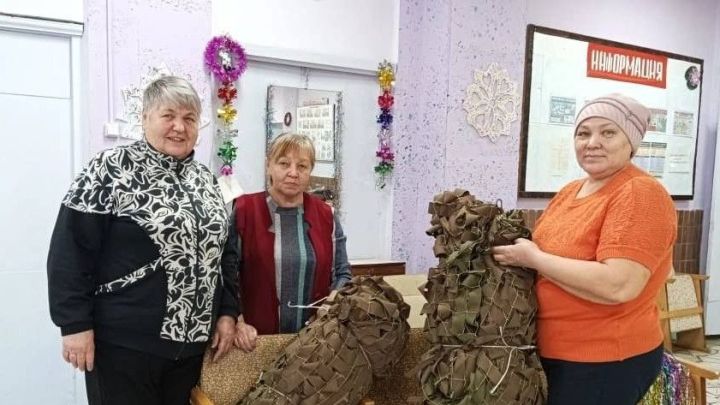 В Тихоновском СДК продолжается плетение сетей для зоны СВО