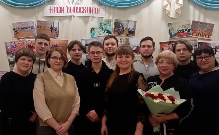 «Листая страницы прошлых лет»: в ДШИ прошел вечер встречи выпускников