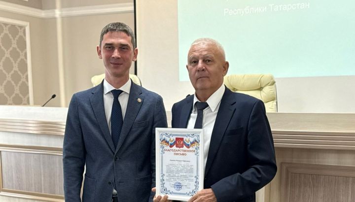 Роберт Искандаров вручил благодарственные письма меценатам района за помощь бойцам СВО
