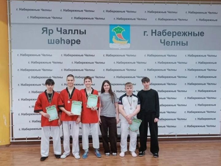 Менделеевские борцы на поясах привезли четыре медали из Набережных Челнов