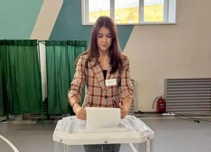 Начальник Управления культуры Менделеевского района проголосовала на выборах в Госдуму РФ