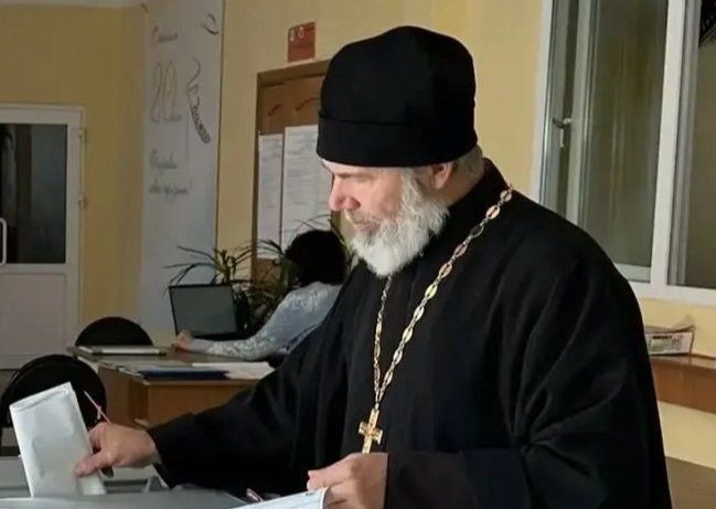 Представители духовенства проголосовали на выборах в Менделеевске