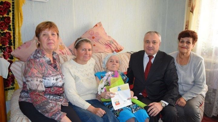 Свой 90 летний юбилей отметила труженица тыла Маргарита Бакашева