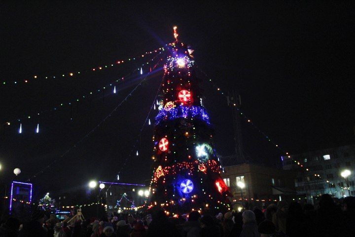 Новое возвращение: куда дели новогоднюю ёлку Менделеевска, традиционно устанавливаемую &nbsp;на площади