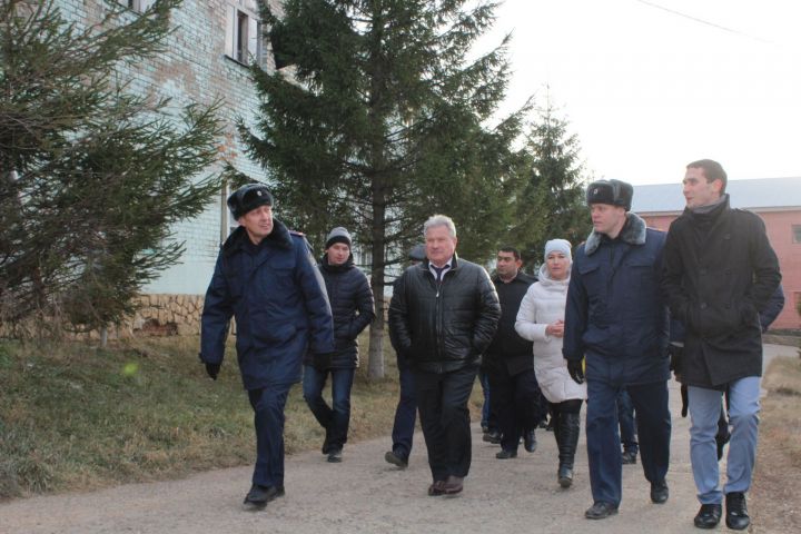 Башкарма комитет җитәкчесе Владимир Фролов һәм шәһәр предприятиеләре вәкилләре 10 нчы хокук төзәтү колониясендә булдылар