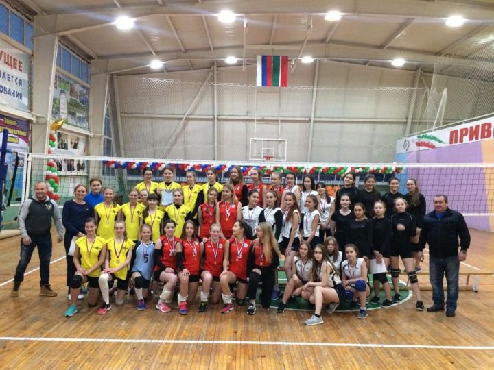 Менделеевцы приняли участие в соревнованиях по волейболу в Заинске