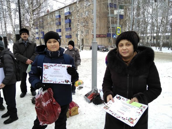 На аллее Героев состоялась экологическая акция «Каждой пичужке наша кормушка»