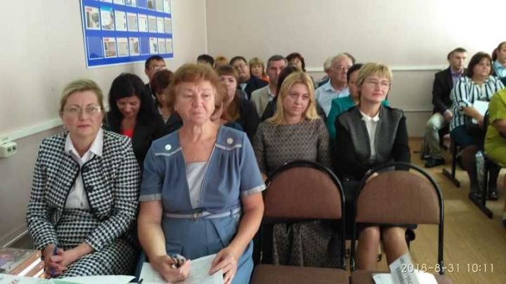Вопрос о готовности образовательных учреждений обсудили в Менделеевске