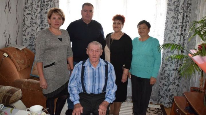 Глава района В. Чершинцев посетил участников войны