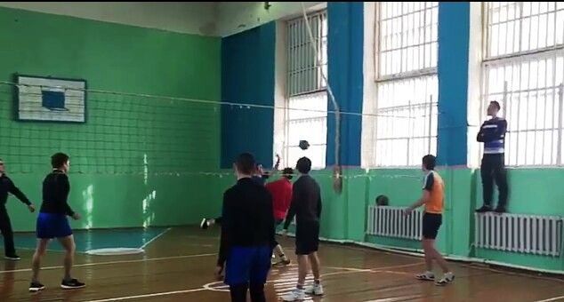 Как в Бизякинской школе прошли соревнования по волейболу среди любительских команд 