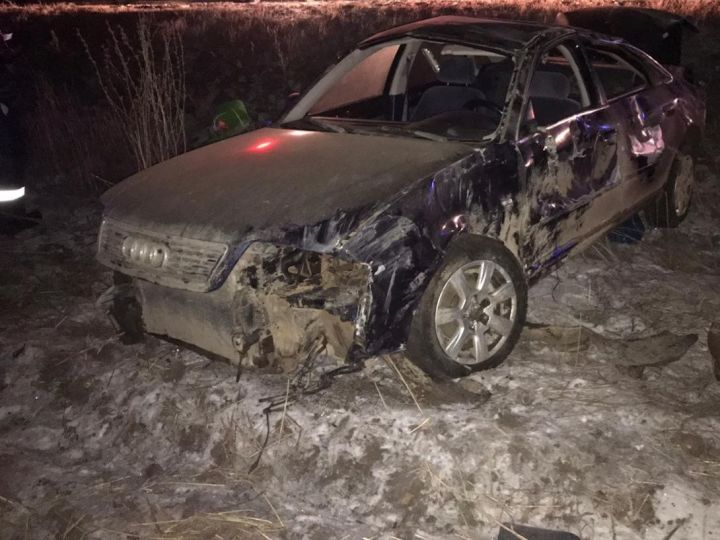 Водитель погиб, не справившись с управлением, на трассе в Менделеевском районе