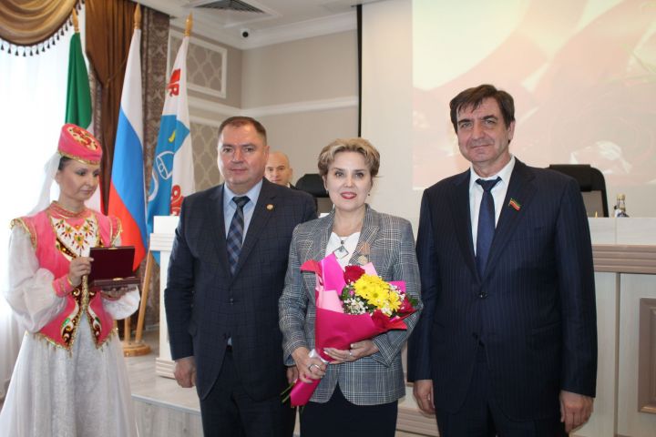 Заместитель главы Лейсан Галеева награждена медалью «За доблестный труд»