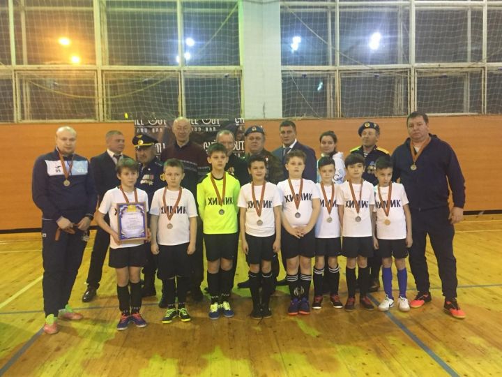 Менделеевские спортсмены заняли второе место на турнире по мини-футболу в Елабуге