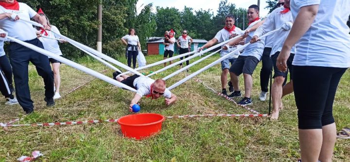 Менделеевцы окунулись в пионерию