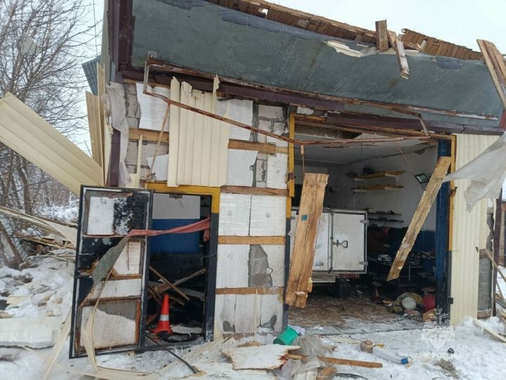 В Татарстане в одном из автосервисов рванул газовый баллон