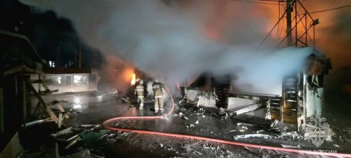 Пожар на рынке в Самарской области унёс жизнь человека