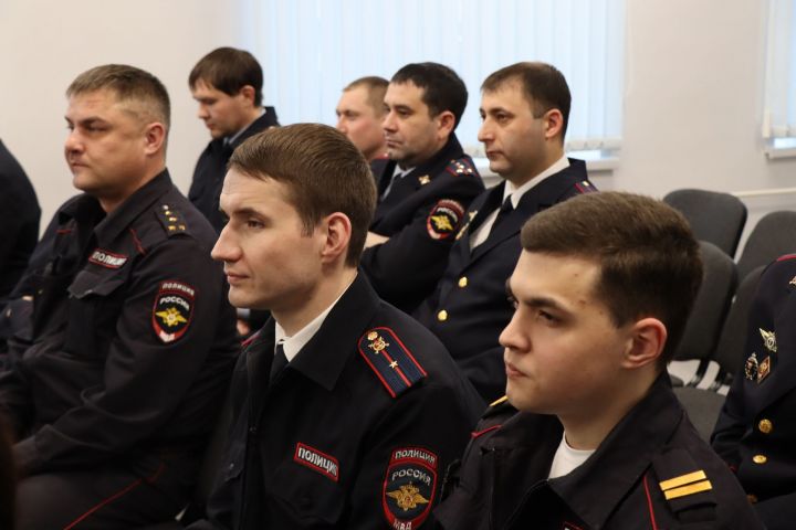 В Менделеевске наградили лучших сотрудников Отдела МВД России