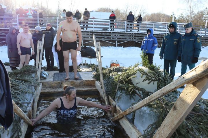 Православные менделеевцы отметили Крещение Господне погружением в купели