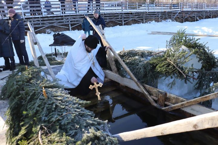 Православные менделеевцы отметили Крещение Господне погружением в купели