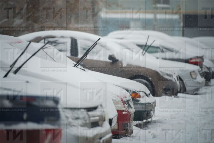 За неделю приставы арестовали 28 машин татарстанских водителей за долги