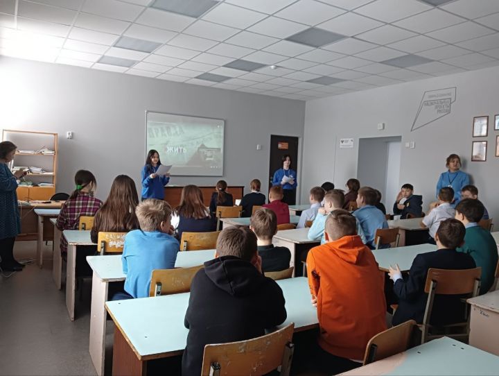 Менделеевские «Волонтёры победы» провели в городских школах «Урок памяти»