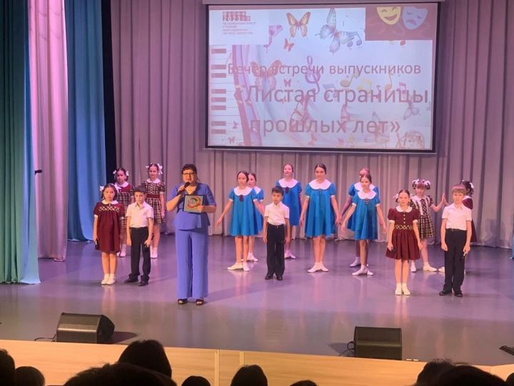 Для выпускников ДШИ Менделеевска организовали праздничный концерт