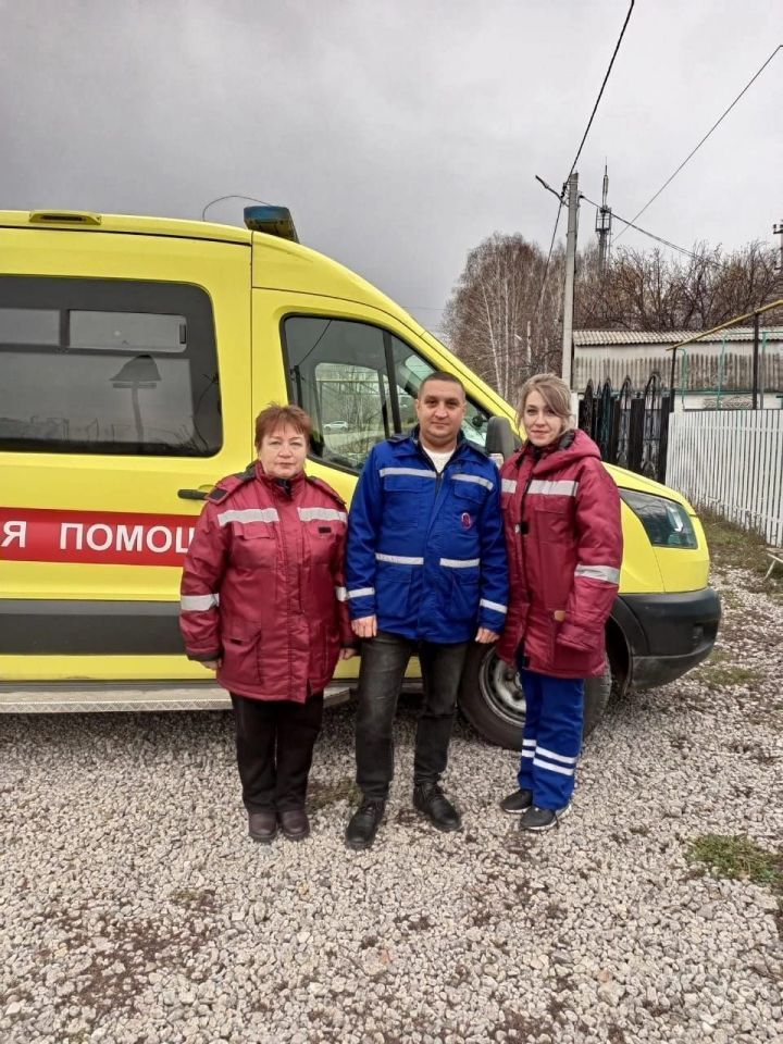 Жительница Татарстана родила возле железнодорожного переезда