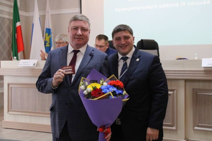 Депутат Ижевского сельского оформил подписку на «МН» для жителей села