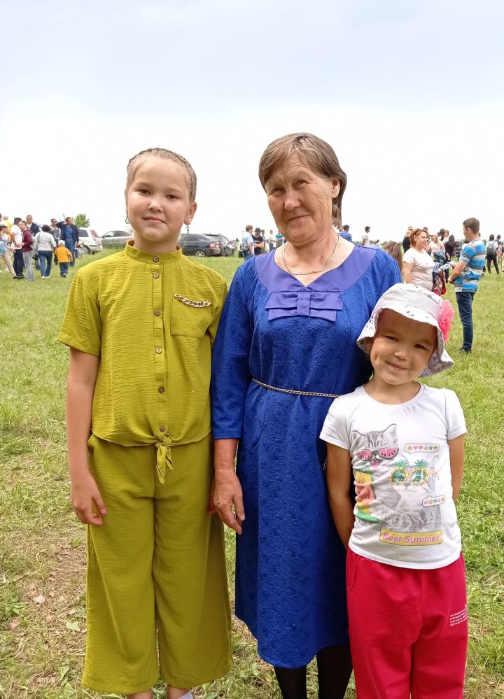 Юные менделеевцы продолжают рассказывать о своих бабушках