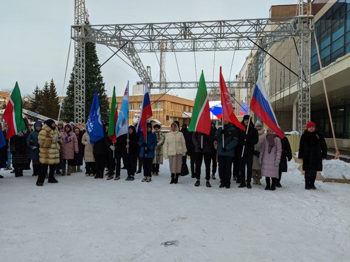 Из Менделеевска в зону СВО отправили гуманитарный груз
