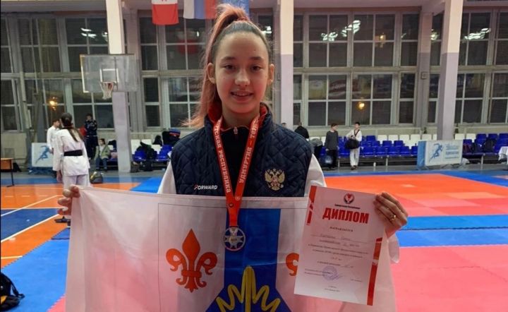 Тхэквондистка Карина Кудряшова заняла второе место в Первенстве федерального округа