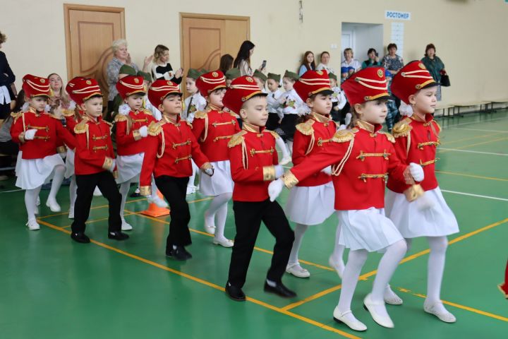 Менделеевскиның нәни патриотлары саф каравына катнаштылар
