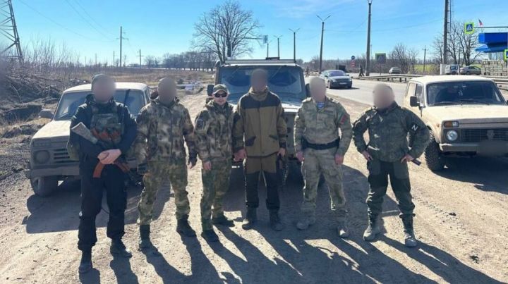 Депутат, участвовавший в СВО, передал мобилизованным «УАЗ» и гумпомощь от Менделеевского района
