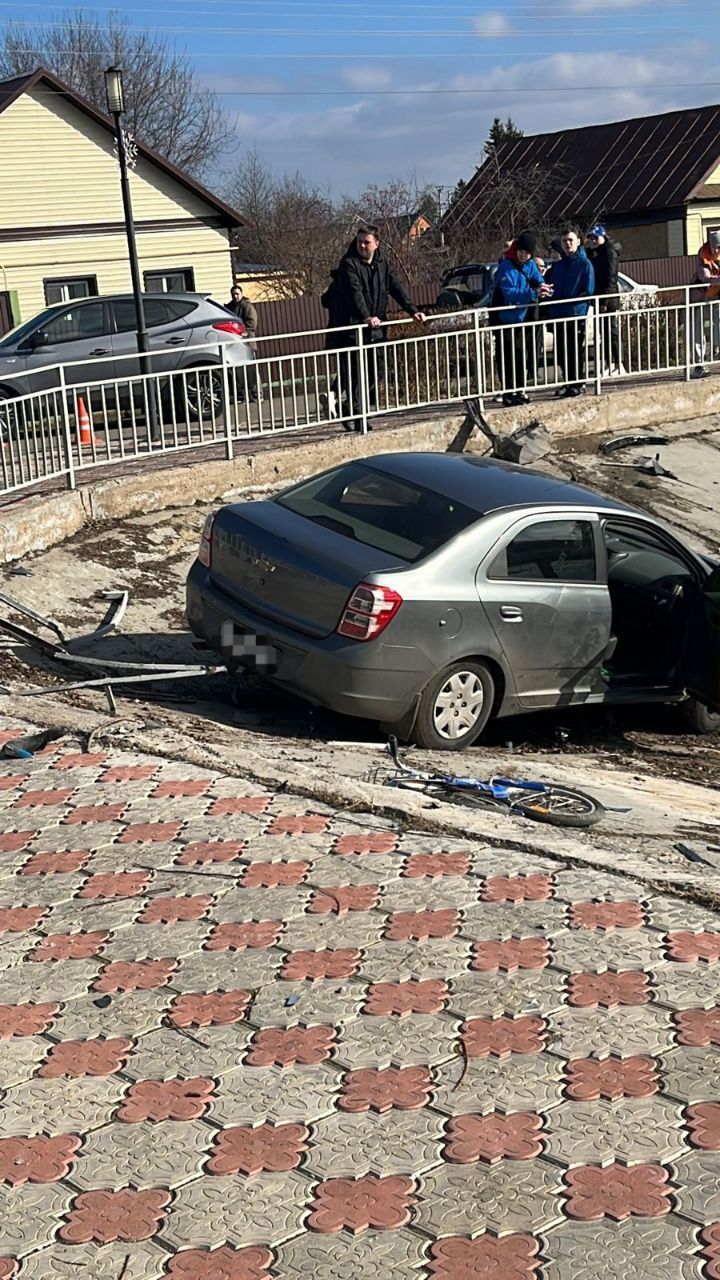 В Татарстане водитель иномарки насмерть сбил ребенка на велосипеде