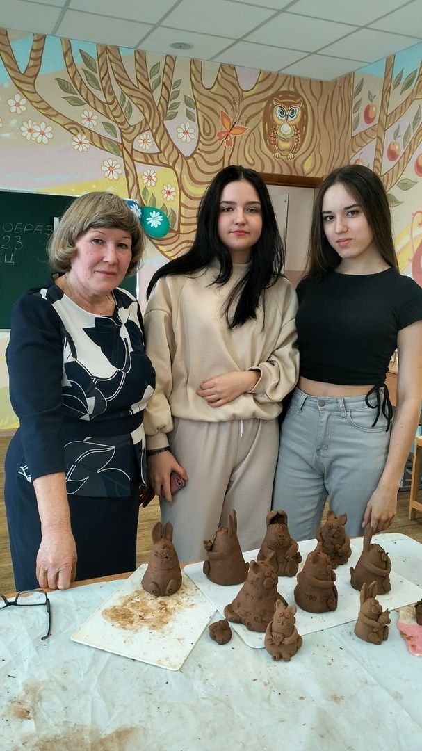 Школьники приняли участие в мастер-классе по керамике в ДШИ