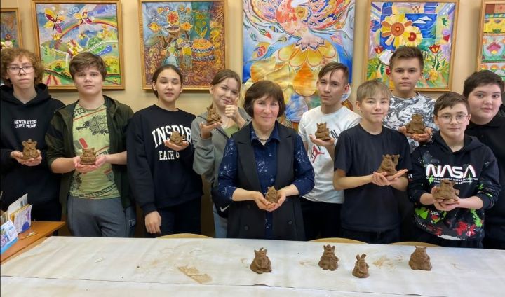 Школьники приняли участие в мастер-классе по керамике в ДШИ