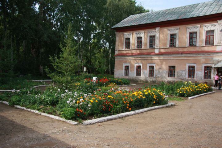 Менделеевцы могут расписать пасхальные яйца